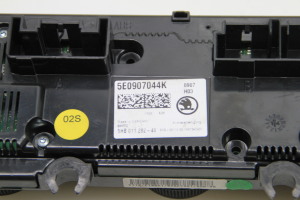 Skoda Octavia III (2013–2019) Heater control panel 5E0907044K - 4