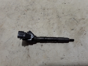  Fuel injector 