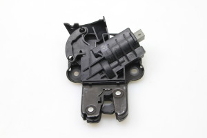 Volkswagen Passat B6 (2005–2010) Trunk lid lock 4E0827505C - 3