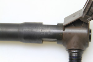  Fuel injector 