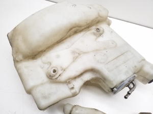  Windscreen washer tank front 