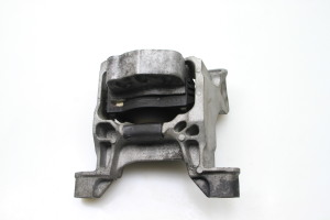 Mazda 3 (2013–2018) Mootori kinnitus KD45K1442 - 5