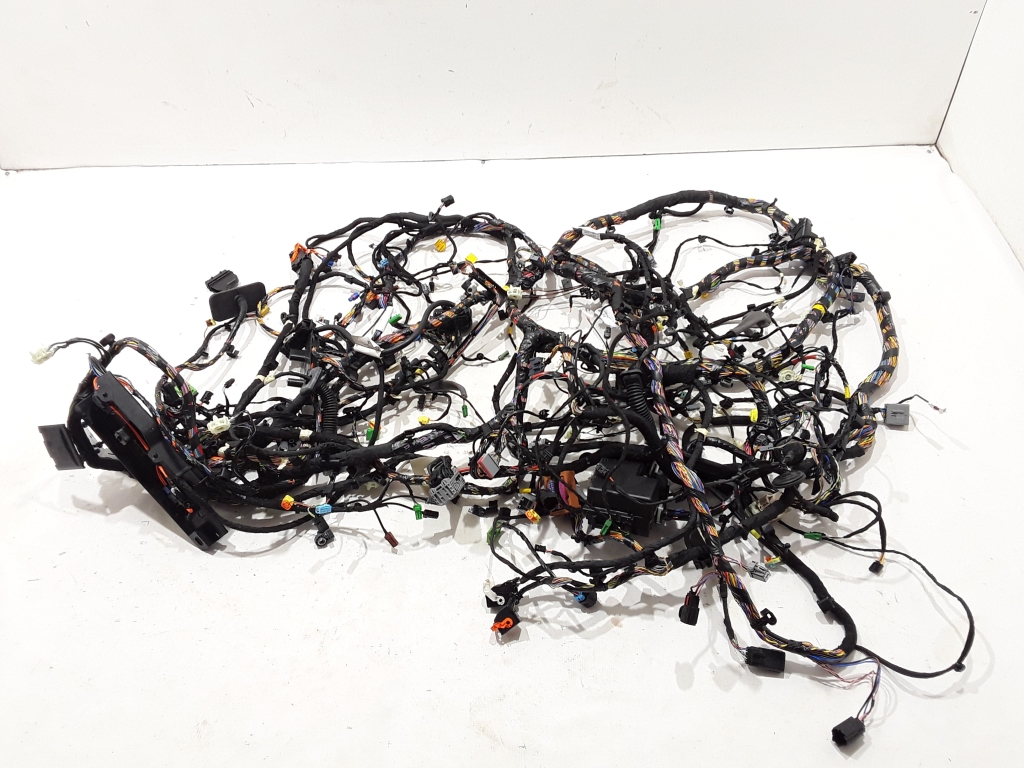 Used VOLVO XC60 Wiring cabin 32232548