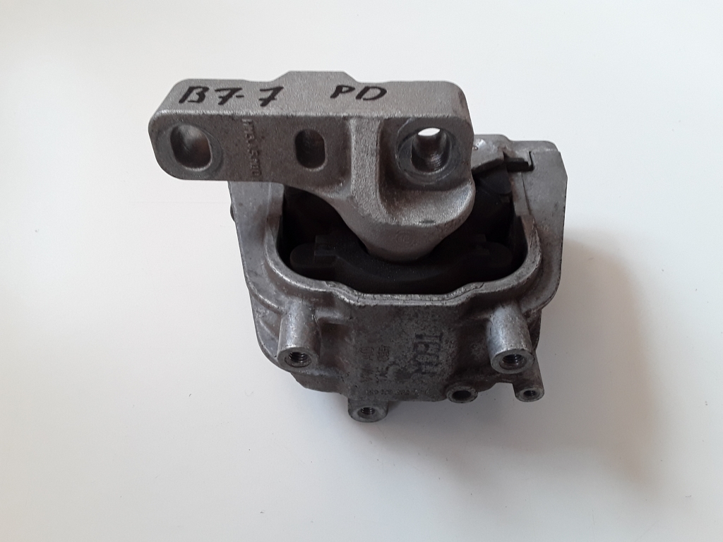 Volkswagen Passat B7 (2010–2014) Engine bracket 1K0199262CN Volkswagen Passat B7 (2010–2014) Engine bracket 1K0199262CN