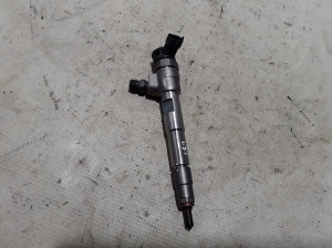  Fuel injector 