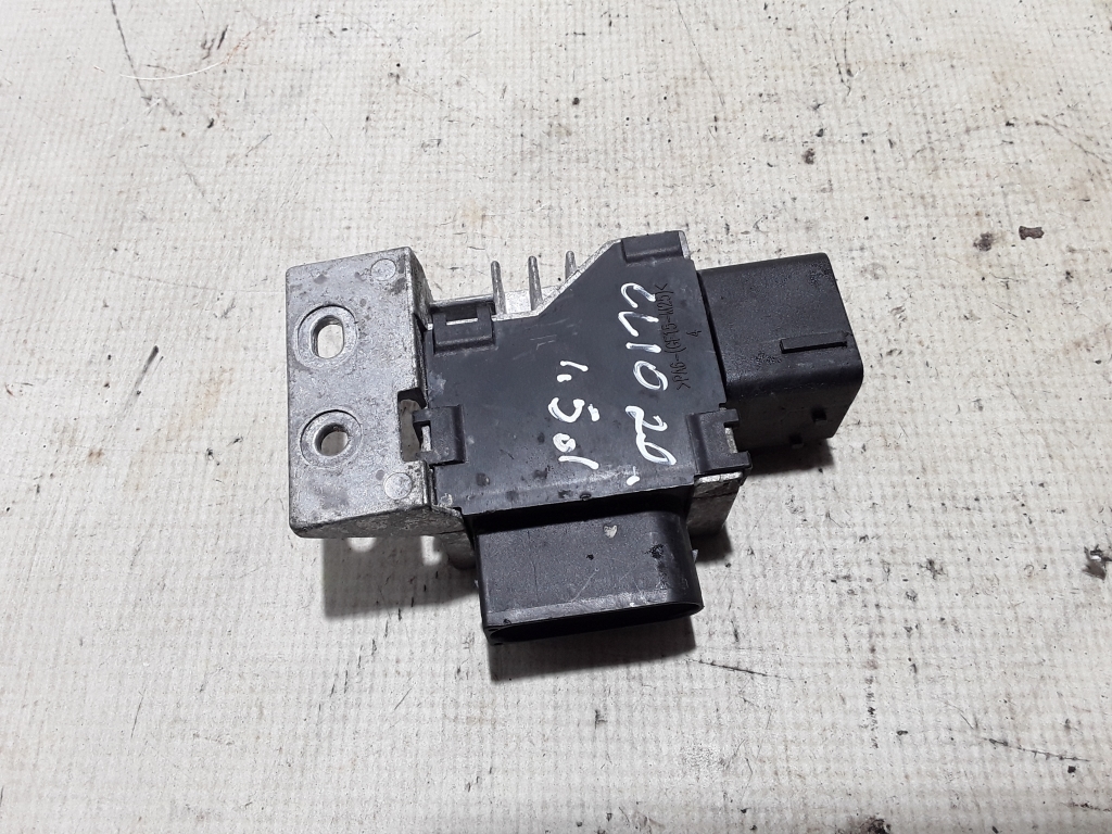Used RENAULT Clio Cooling fan relay 271203982R