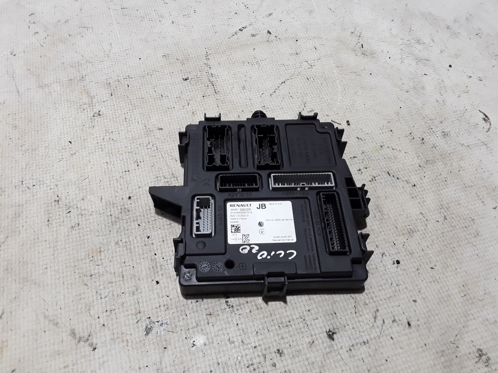 RENAULT Clio 5 generation (2019-2023) Touch screen control units 284B13925R 21018133