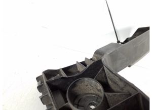 Volkswagen Sharan (2010–2026) Tagakaitseraua kinnitus 7N0807394A - 4