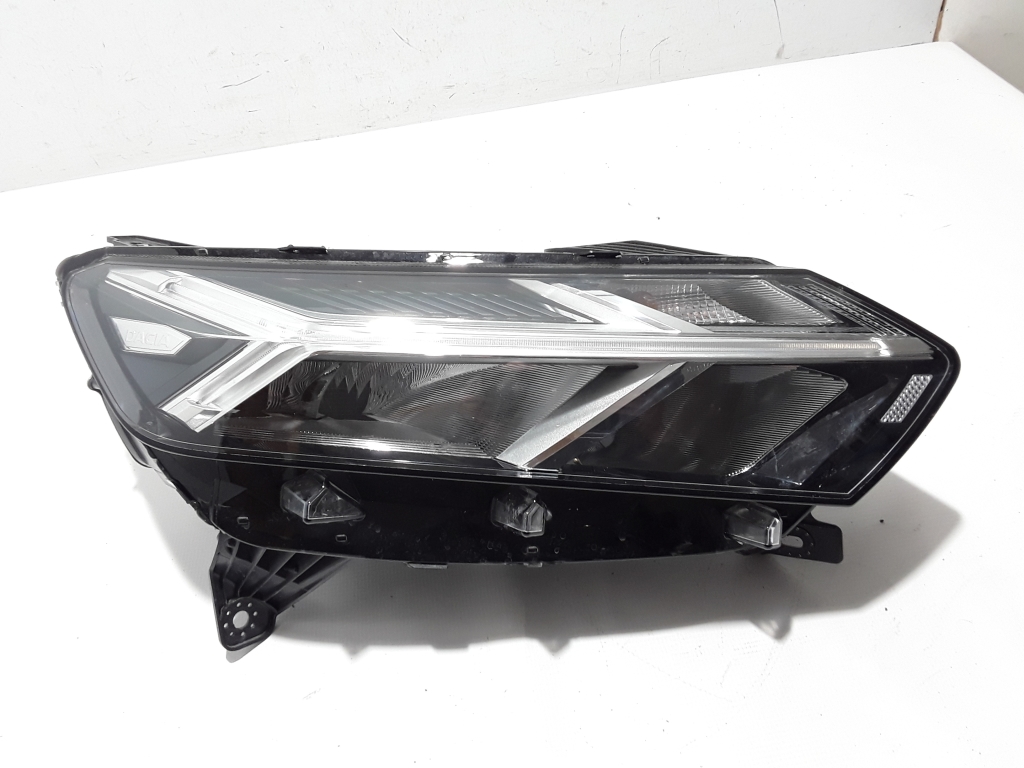 Used Dacia Sandero Headlights 260102586R