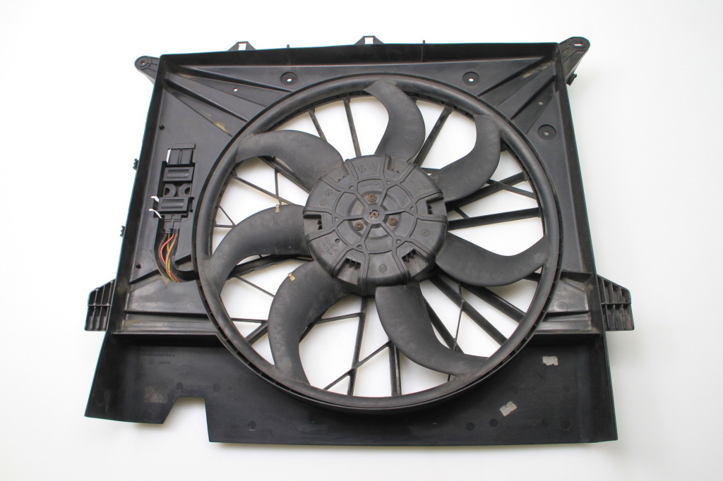 VOLVO XC90 1 generation (2002-2014) Radiateur de ventilateur de refroidissement du moteur 31111543 25167446