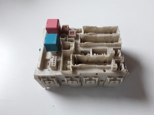 TOYOTA Verso (2009–2017) Kaitsmekarp salongis 827300F060 - 2