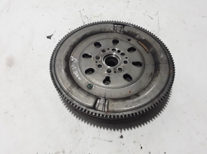  Clutch flywheel 