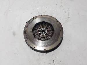  Clutch flywheel 