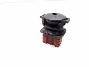   Cooling radiator bracket 