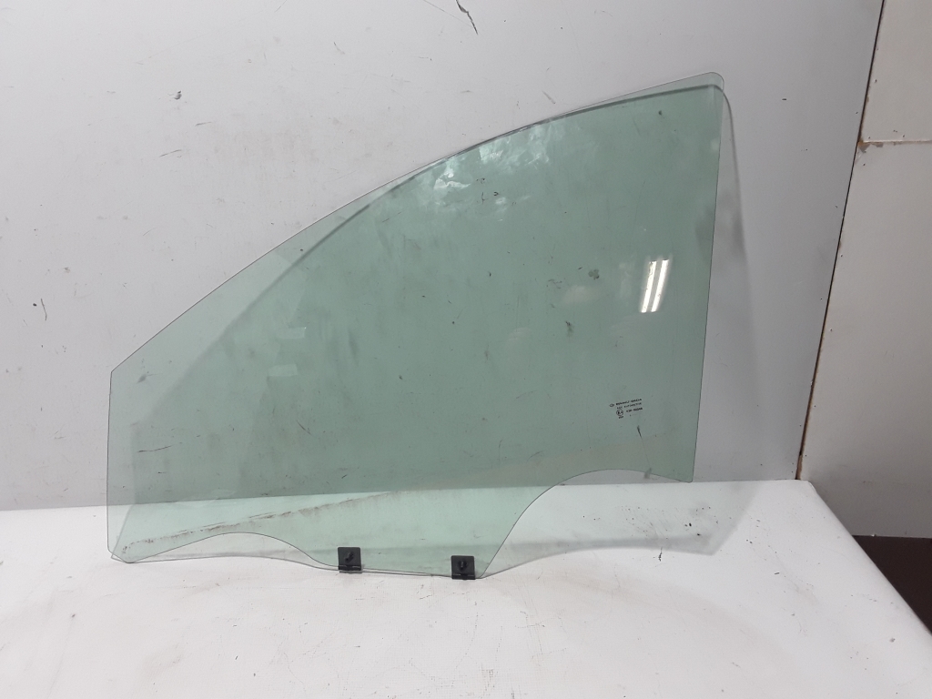 Used Dacia Sandero Front door glass 803015936R