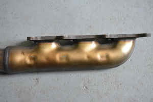  Exhaust manifold 