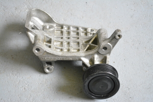 AUDI A4 B8 (2007–2016) Generaatori kinnitus 059903143AJ - 2