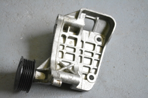 AUDI A4 B8 (2007–2016) Generaatori kinnitus 059903143AJ - 4