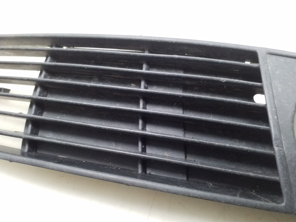 AUDI A6 C5/4B (1997-2004) Front Right Grill 4B0807682H 24968030