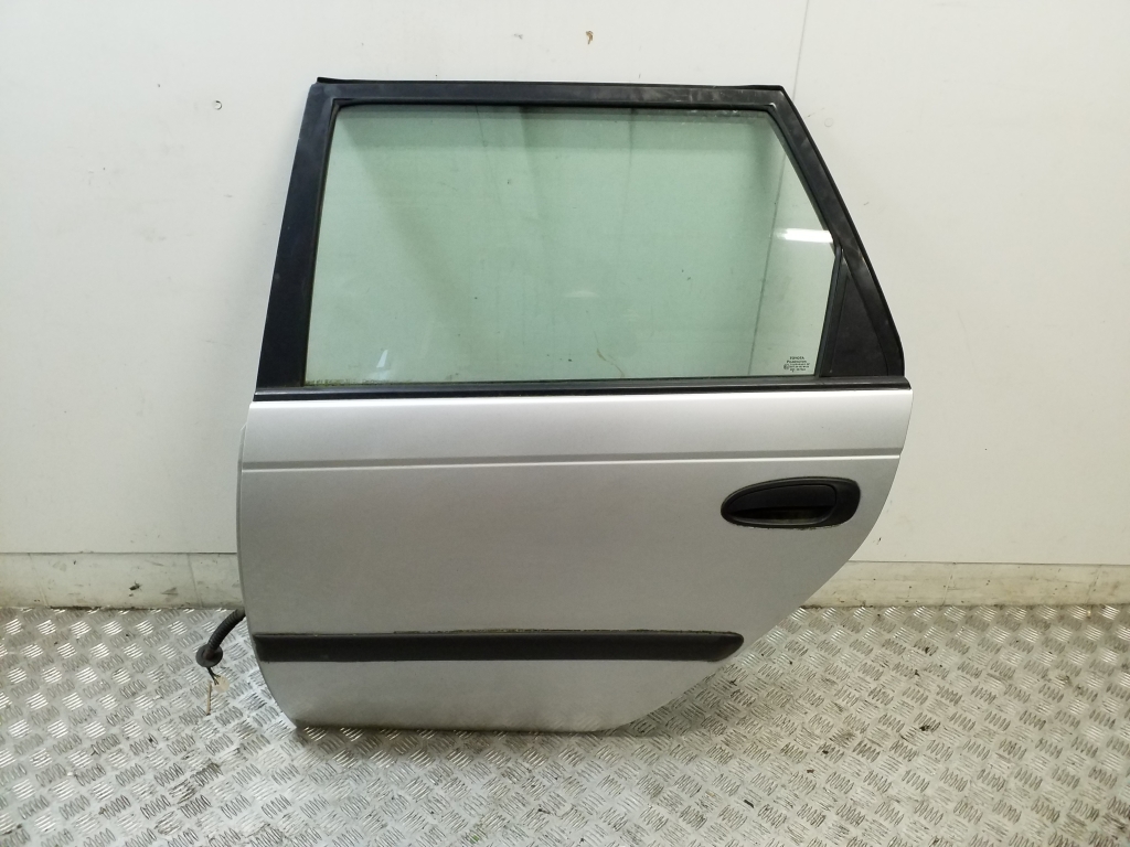 Used TOYOTA Avensis Doors rear side and its details