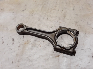  Connecting rod 