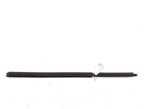 Aizmugurējo sānu durvju stikla iekšējā līste - 68174-05090