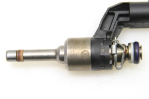  Fuel injector 