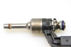  Fuel injector 