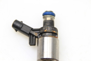  Fuel injector 