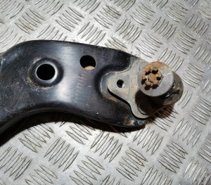 LEXUS CT 200h ZWA10 (2010–2017) Front control arm W0907228 - 4