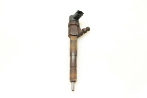  Fuel injector 