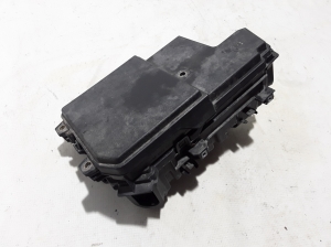   Fuse box housing under the hood  - 284B51057R 