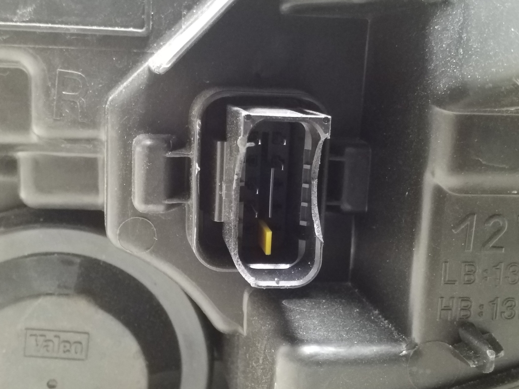 Used Peugeot 2008 Headlights 9833036180