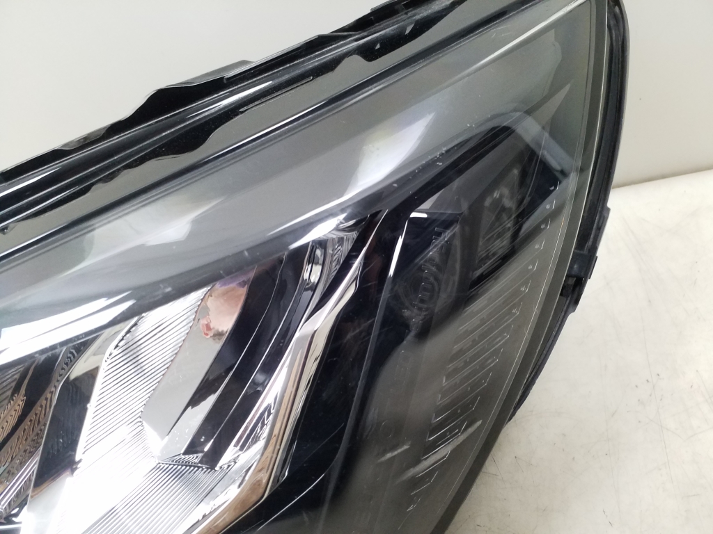 Used Peugeot 2008 Headlights 9833036380