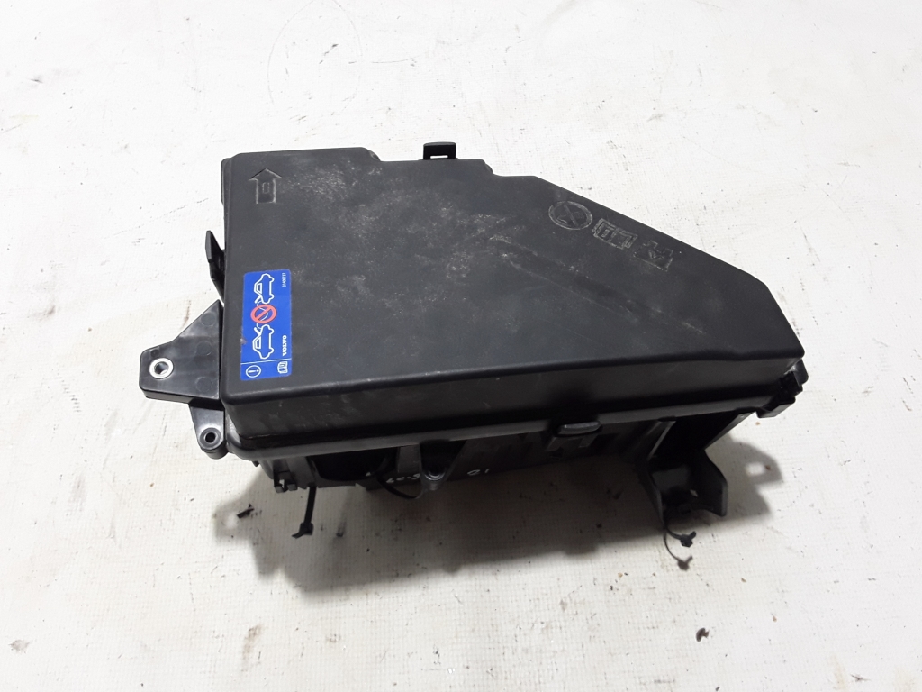 Used VOLVO XC90 Fuse block holder under the hood 31398000