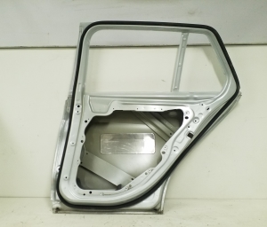 Mercedes Benz C-Class 205 (2014–2021) Tagumised küljeuksed A2057320410 - 2