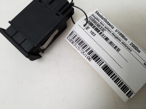 Skoda Octavia I (1996–2004) Schalter Tankklappenentriegelung 1U0959833C - 3