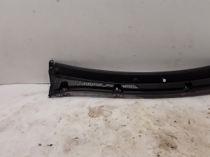  Windshield wiper mechanism trim to the glass 