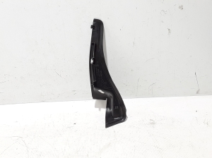  Windshield wiper mechanism trim to the glass 