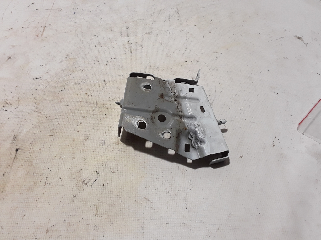 Used RENAULT Master Bracket for front wing 631429931R