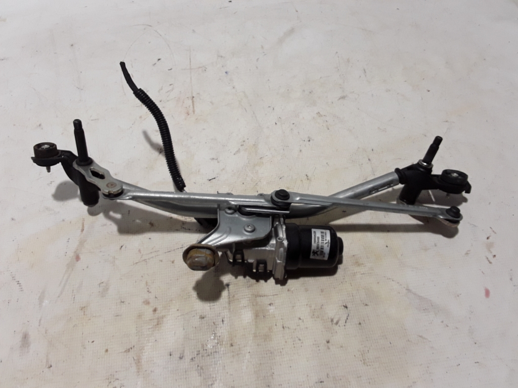 Used Peugeot 208 Windshield wiper mechanism 9824784980