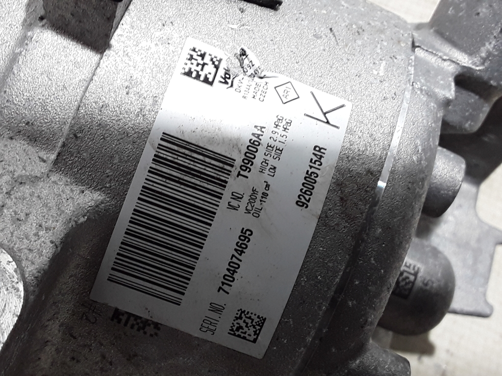 Used Dacia Duster Air conditioner compressor 926005154R