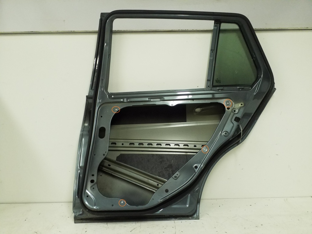 MERCEDES-BENZ C-Class W204/S204/C204 (2004-2015) Labās puses bīdāmās durvis A2047320410 24969265