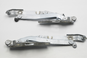 AUDI A4 B7 (2004–2008) Kofferraumdeckelscharnier 8E5827301 - 3