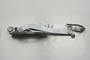 AUDI A4 B7 (2004–2008) Kofferraumdeckelscharnier 8E5827301 - 4