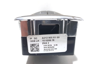 Mercedes Benz E-Class W212 (2009–2015) Front door glass switch A212 905 61 00 - 3