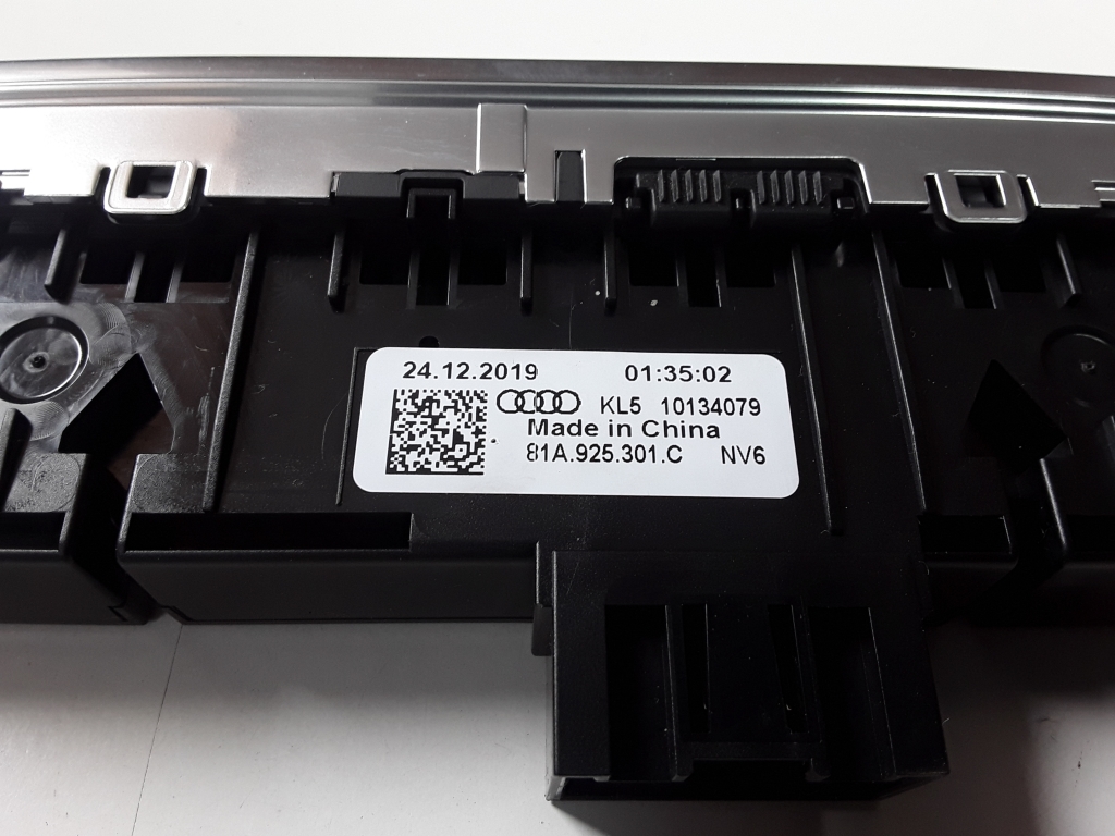 AUDI Q2 (2016–2026) Hazard light switch 81A925301C AUDI Q2 (2016–2026) Hazard light switch 81A925301C