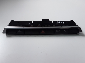 AUDI Q2 (2016–2026) Hazard light switch 81A925301C - 3