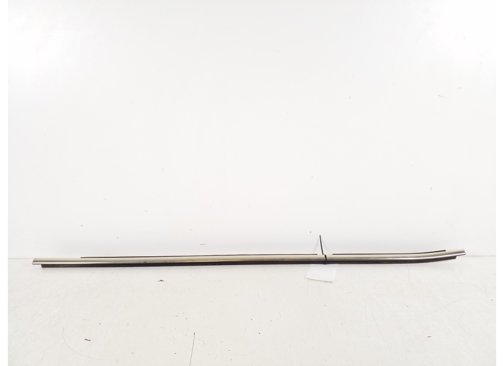 BMW X3 E83 (2003–2010) Fensterschachtleiste außen Tür hinten BMW X3 E83 (2003–2010) Fensterschachtleiste außen Tür hinten