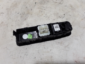 RENAULT Kangoo III (2021–2026) Front door glass switch 769093274R - 3